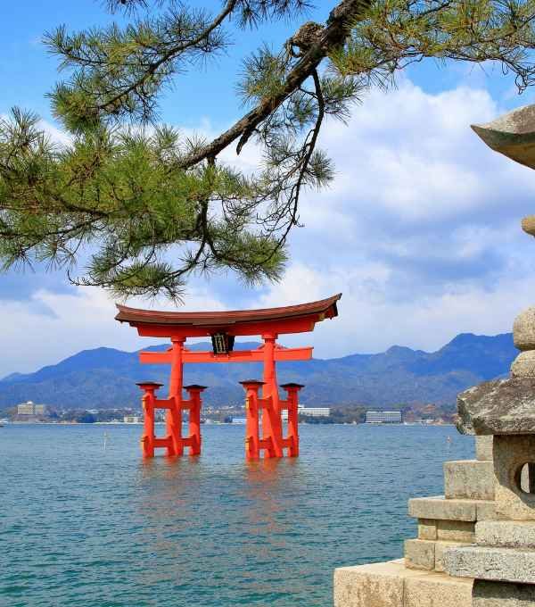 Itsukushima floating torii gate Miyajima