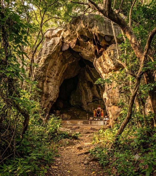Gudiyam Caves