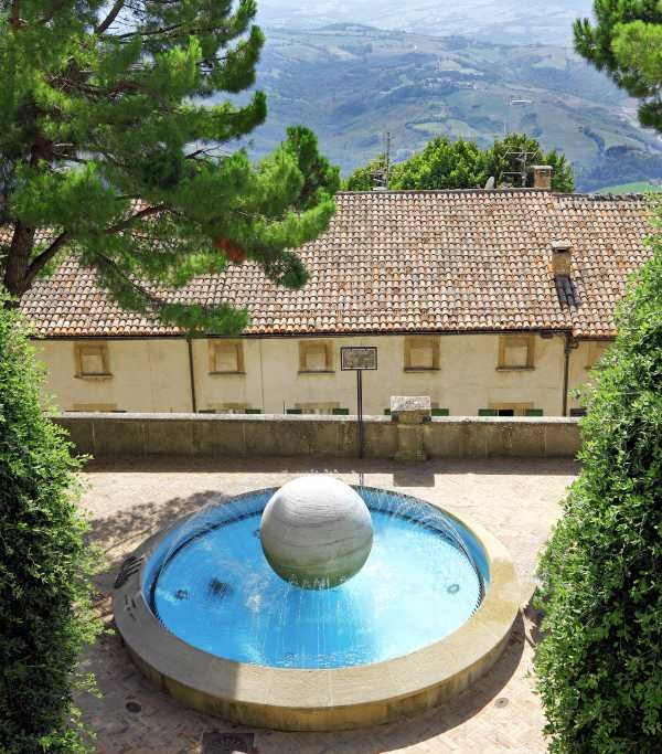 Fountain At The Giardino Dei Liburni