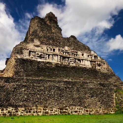 xunantunich pyramid