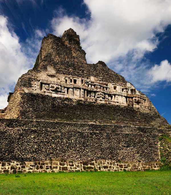 xunantunich pyramid